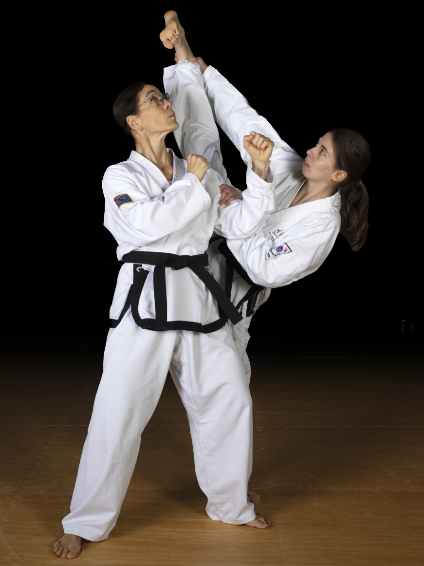 Sonja Steinhagen Yeoljeong Taekwon-Do Dollyo Chagi in extremer Höhe